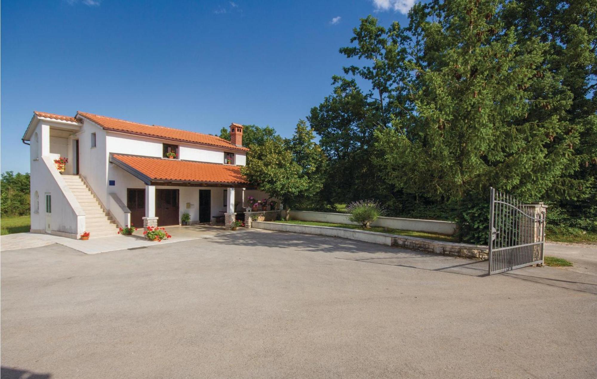 Amazing Apartment In Pazin With Wifi Katun Lindarski Eksteriør billede