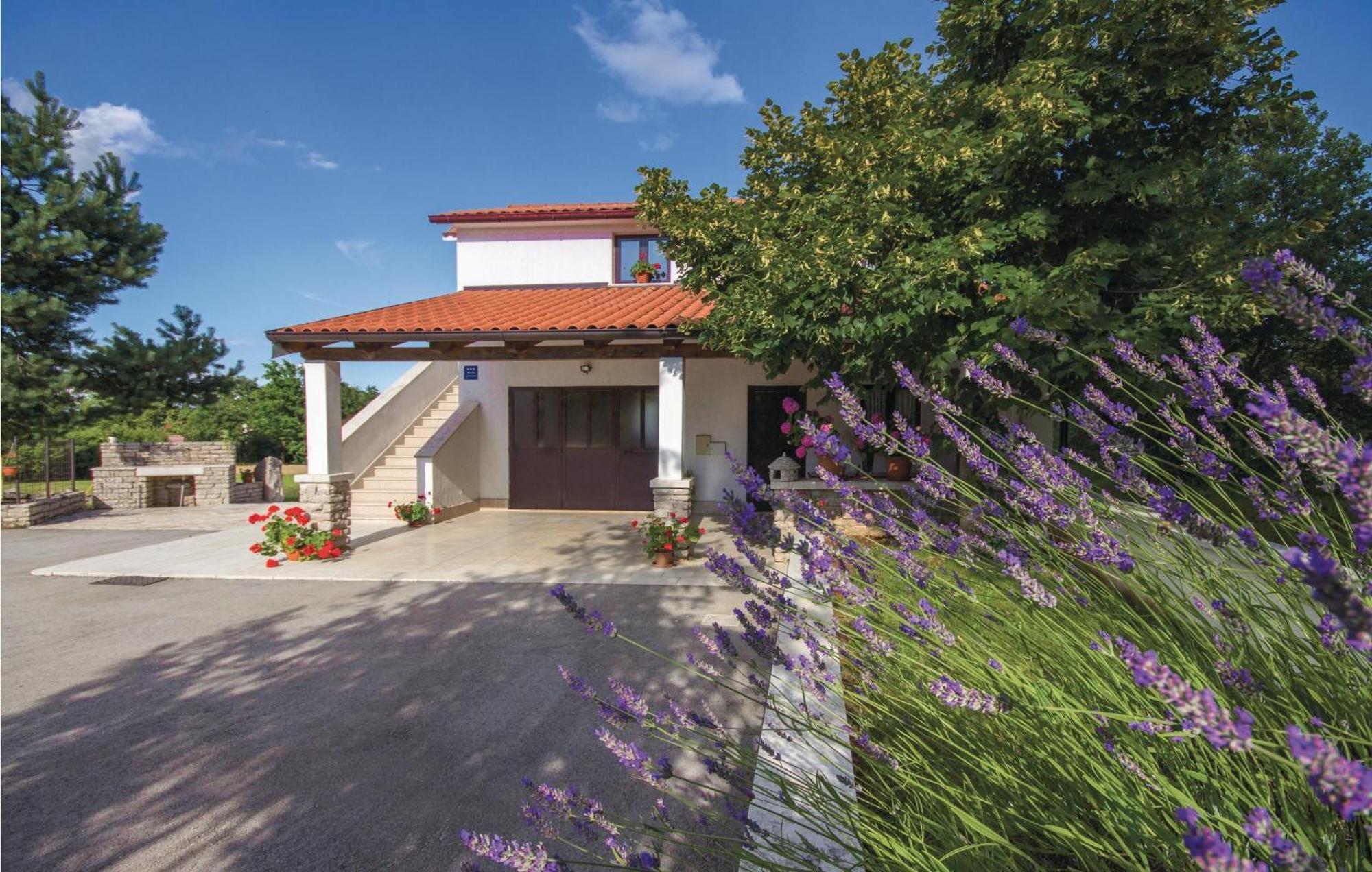 Amazing Apartment In Pazin With Wifi Katun Lindarski Eksteriør billede