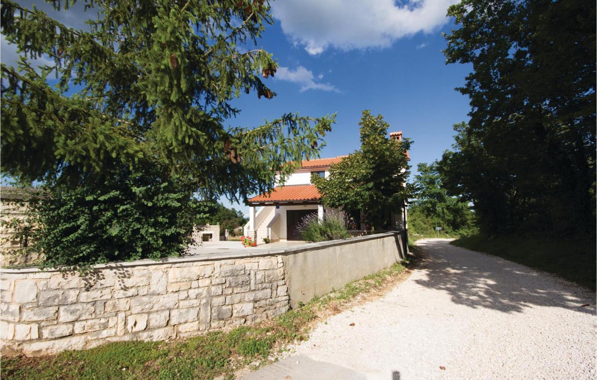 Amazing Apartment In Pazin With Wifi Katun Lindarski Eksteriør billede