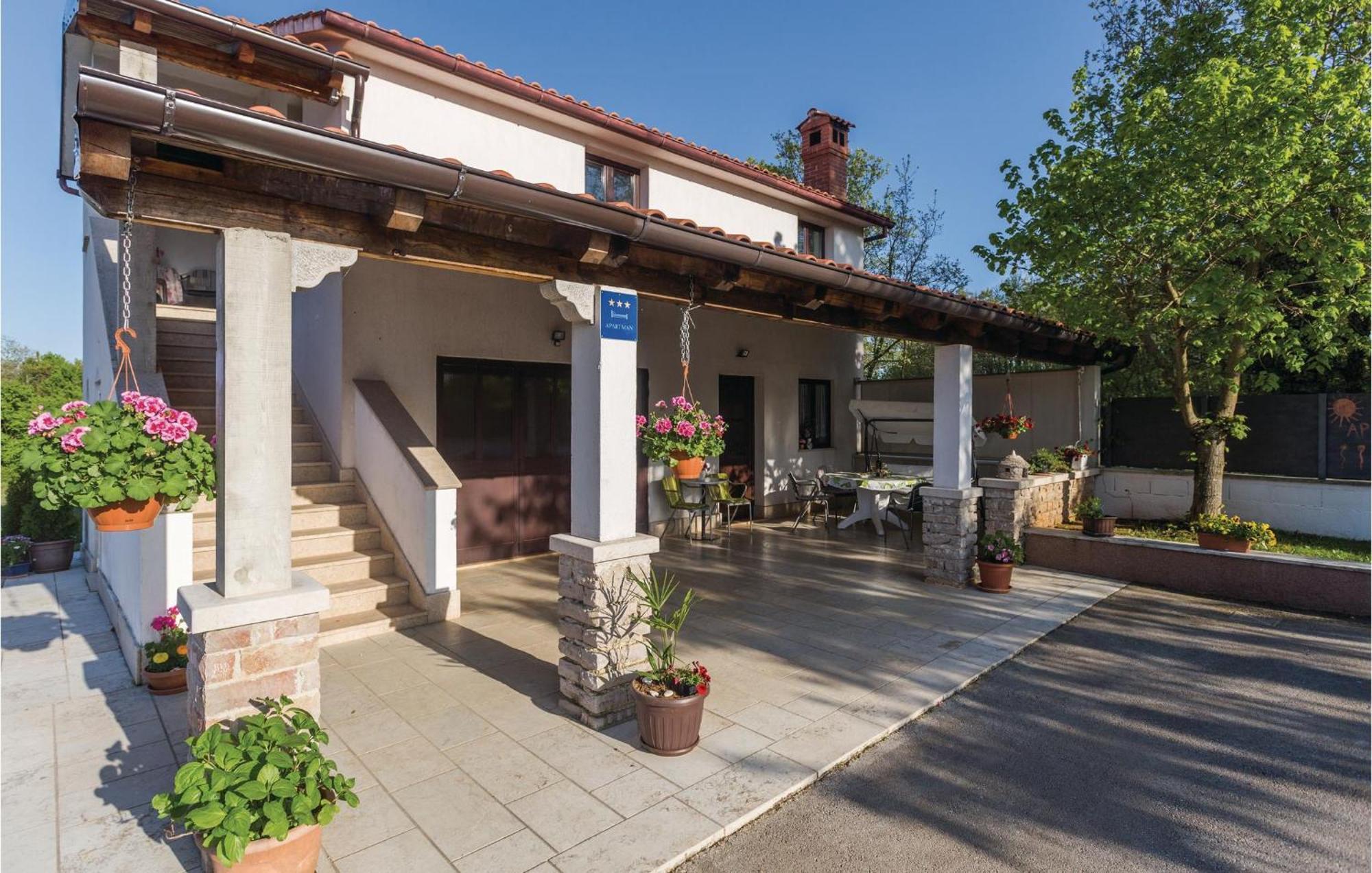Amazing Apartment In Pazin With Wifi Katun Lindarski Eksteriør billede