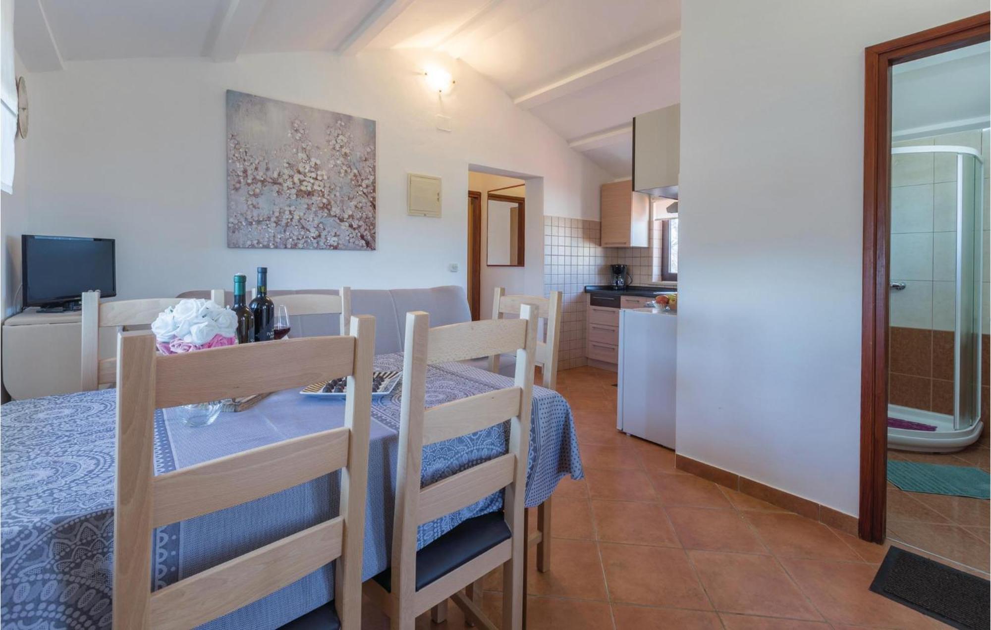 Amazing Apartment In Pazin With Wifi Katun Lindarski Eksteriør billede