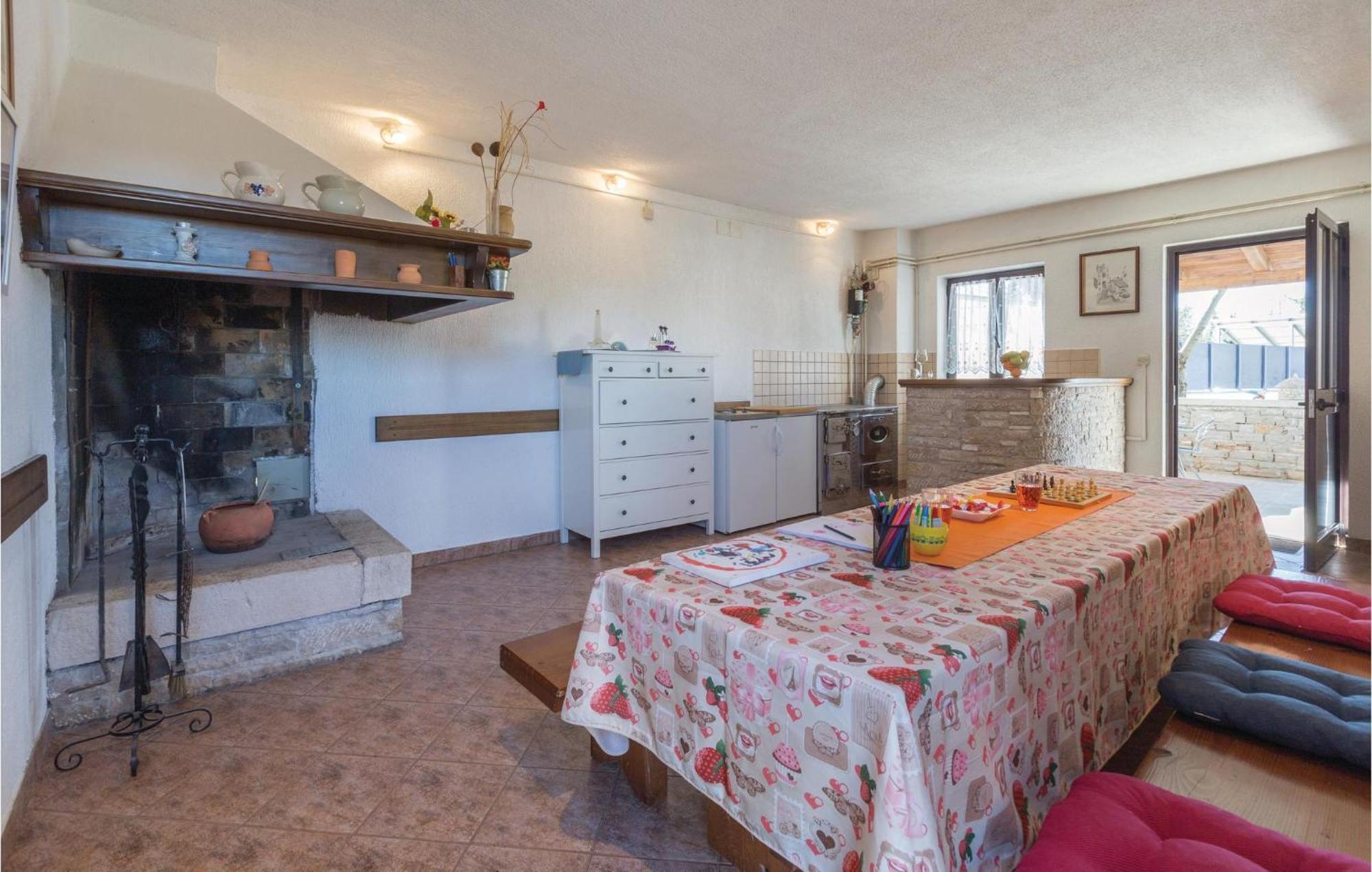 Amazing Apartment In Pazin With Wifi Katun Lindarski Eksteriør billede